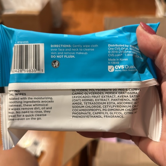 CVS Avacado & Oatmeal purifying facial wipes(25 wipes in each pack) 4 packs! - Picture 3 of 3